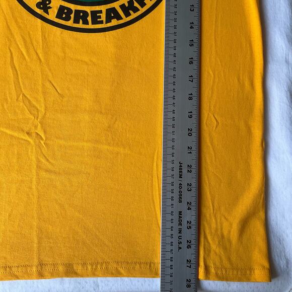 The Office Men Short Sleeve T-shirt size M,Yellow, Schrute Farms Bed & Breakfast - Picture 4 of 7